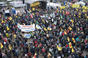 © Global 2000- Tausende Demonstranten in Gorleben