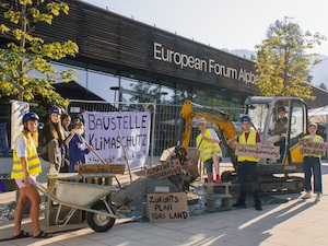 © FFF / EIn Bagger für die offenen Baustellen der kommenden Regierung