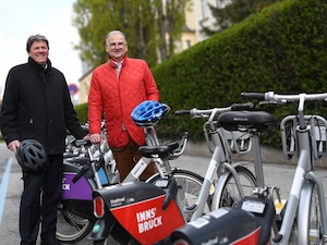 © David Bullock  / Stefan Deflorian, Kaufmännischer Geschäftsführer der Tirol Kliniken GmbH (l.), Rektor Wolfgang Fleischhacker, Medizinische Universität Innsbruck (r.)