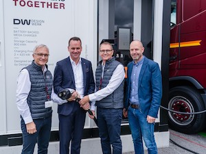 © Galliker Transport AG  / Große Freude über die Inbetriebnahme bei Vertretern von GallikerTransport und Designwerk