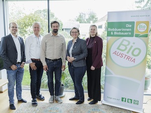 © Bio Austria/APA-Fotoservice/Rudolph/ Obfrau OÖ Magdalena Barth, Obfrau Barbara Riegler, Biodiversitätsforscher Franz Essl, Landwirt Paul Weiß, Norbert Köck BIO AUSTRIA (v.r.n.l.)