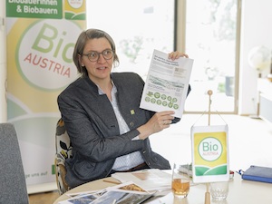 © Bio Austria/APA-Fotoservice/Rudolph /BIO AUSTRIA Obfrau Barbara Riegler stellt den Biodiversitätsrechner als innovatives Werkzeug vor