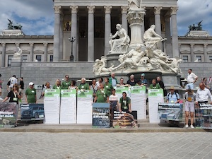 © Vertreter des Klimarats vor dem Parlament