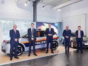 © Porsche Holding/ Besuch des Innenministers in der Mooncity Salzburg