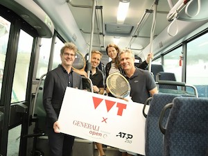 © VVT / Das Generali Open Kitzbühel und der Verkehrsverbund Tirol geben Partnerschaft bekannt - Kostenlose An- und Abreise mit Öffis für Turnier-ZuschauerInnen.