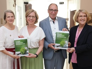 © Gesundheit Österreich / Katharina Schiffl / v.l.n.r Helga Kromp-Kolb, Leonore Gewessler, Johannes Rauch, Ruperta Lichtenecker