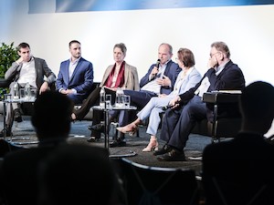 © Podesser/ Panel Discussion mit Markus Stäblein, Daniel Neuhold, Sabine Herlitschka, Andreas Gerstenmayer, Karin Ronijak und Wolf Lotter (v.l.n.r.)