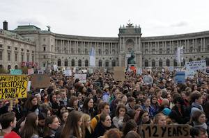© oekonews Doris Holler-Bruckner/ Klimastreik am Heldenplatz