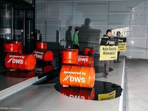 © Schmidt Greenpeace/ Protest vor DWS-Zentrale