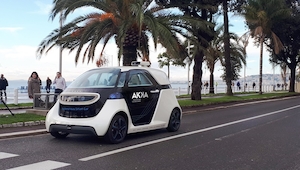 © Akka Technologies / Das autonom fahrende E-Carsharing Fahrzeug in Nizza unterwegs