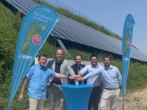 © KWG / Gemeinsam freut man sich über die Eröffnung des innovativen PV-Projekts