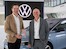 Volkswagen Group/ Porsche Holding/ Thomas Schäfer (links) und Prof. Dr. Stefan Bratzel vom CAM bei der Preisübergabe
