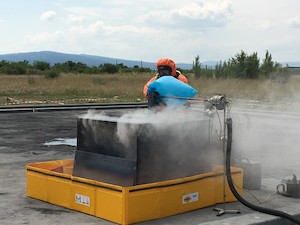 © TÜV Süd/ Lithium-Ionen-Batterien bei Elektroautos standen bei dem  Feldexperiment zu Brandverhalten und dabei entstehenden Emissionen im Fokus