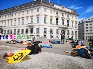 © Extinction Rebellion Austria  / "Die-In" in Wien