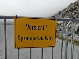 © Greenpeace  Mitja Kobal / Auch Sprengarbeiten finden am Rettenbachgletscher statt