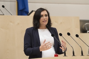 © Parlamentsdirektion / Thomas Jantzen -  Nachhaltigkeitsministerin Elisabeth Köstinger