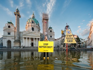 © Mitja Kobal Greenpeace /Klare Botschaft am Karlsplatz