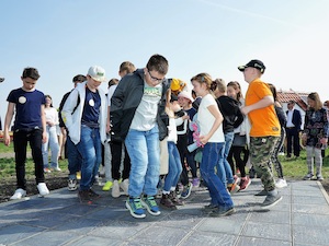 © Andreas Tischler / Die Kinder hatten beim Test des "Solarpflasters" großen Spaß