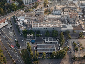 © Lukas Lorenz / Der Standort Lexergasse von oben gesehen macht die PV-Anlagen sichtbar